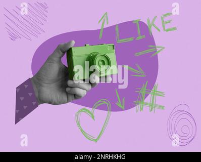 Collage di arte creativa con fotocamera in mano. Contenuto e concetto di popolarità dei social media moderni. Foto Stock