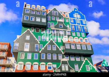 Zaandam, Olanda del Nord, Paesi Bassi - 24 aprile 2022: Architettura moderna a Zaandam. Foto Stock