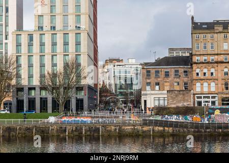 Vista sul fiume Clyde verso Piazza Saint Enoch nel centro di Glasgow, Scozia, Regno Unito, Europa Foto Stock