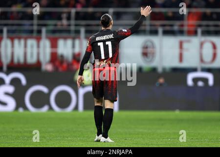 Milano, Italia. 26th Feb, 2023. Zlatan Ibrahimovic di AC Milan gests durante la Serie A Football match tra AC Milan e Atalanta BC allo Stadio Giuseppe Meazza il 26 febbraio 2023 a Milano. Credit: Marco Canoniero/Alamy Live News Foto Stock