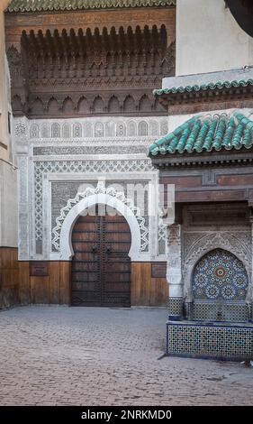 Collocare un-Nejjarine. In background, il marrone porta è l'arte e artigianato in legno museo . Fez.Marocco Foto Stock