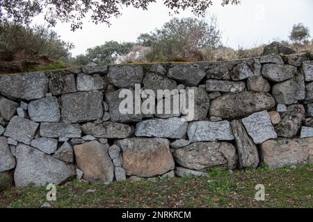 Muro in pietra di granito a Madrid dichiarato patrimonio mondiale dall'UNESCO Foto Stock