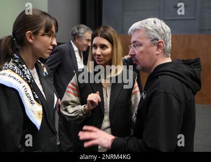 KIEV, UCRAINA - 26 FEBBRAIO 2023 - il Ministro della Cultura e della Politica dell'informazione dell'Ucraina Oleksandr Tkachenko partecipa alla prima speciale degli slavi Foto Stock