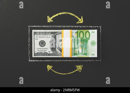 Valuta di borsa internazionale, Dollaro in Euro. Conversione di valuta, tassi di cambio, mercato dei cambi. Foto Stock