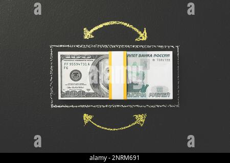 Valuta di borsa internazionale, Dollaro a rubli russi. Conversione di valuta, tassi di cambio, mercato dei cambi. Foto Stock