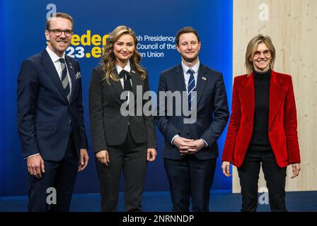 Il ministro svedese per le infrastrutture e gli alloggi Andreas Carlson e il ministro dell'energia, delle imprese e dell'industria Ebba Busch ricevono il ministro francese per la transizione ecologica Clément Beaune e il ministro francese per la transizione energetica Agnès Pannier-Runacher all'arrivo alla riunione informale con i ministri delle telecomunicazioni e dei trasporti dell'UE, Ministri dell'energia (TTE) alla Scandinavian XPO di Märsta fuori Stoccolma, Svezia 27 febbraio 2023. Foto: Claudio Bresciani / TT / kod 10090 Foto Stock