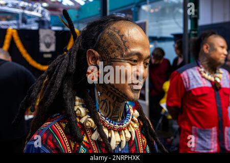 Artista e collezionista sconosciuto al 12th International London Tattoo Convention 2016, Tobacco Docks, Wapping, Londra. E2, REGNO UNITO. 25th settembre 2016 Foto Stock