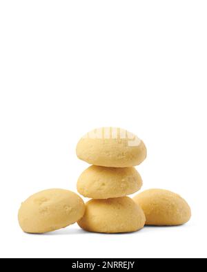 biscotti al ghee o biscotti isolati su sfondo bianco, vista ravvicinata di biscotti fatti in casa in bocca, biscotti senza verdure Foto Stock