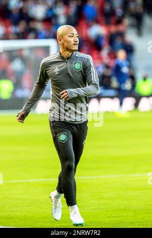 Daizen Maeda, calciatore giapponese professionista, attualmente in gioco per il Celtic FC, Glasgow fotografato durante una sessione di allenamento e riscaldamento ad Hampden Foto Stock