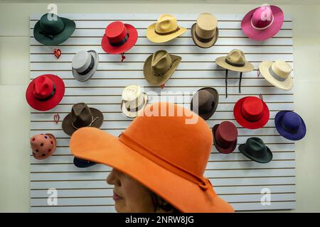Millinery, San Miguel cappelli shop, 11 street # 8-88, Bogotà, Colombia Foto Stock