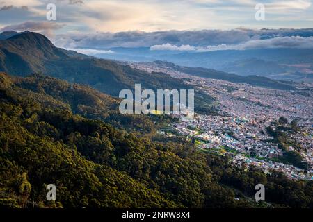Skyline, da Montserrate hill o di cerro de Montserrate, Bogotà, Colombia Foto Stock