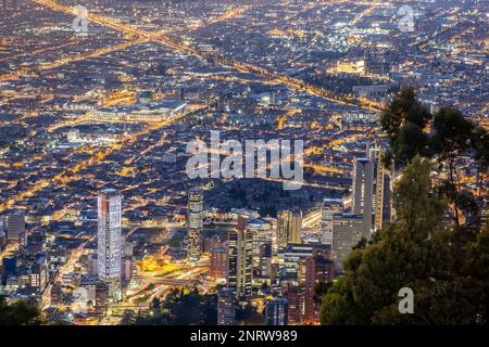 Skyline, downtown, da Montserrate hill o di cerro de Montserrate, Bogotà, Colombia Foto Stock