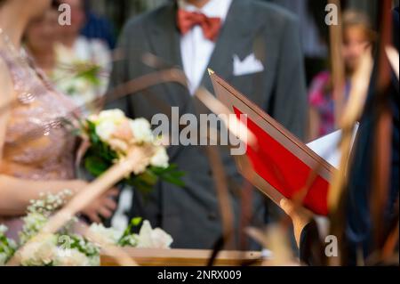 Vecchia pelle vintage cartella per i documenti. Foto Studio Foto stock -  Alamy