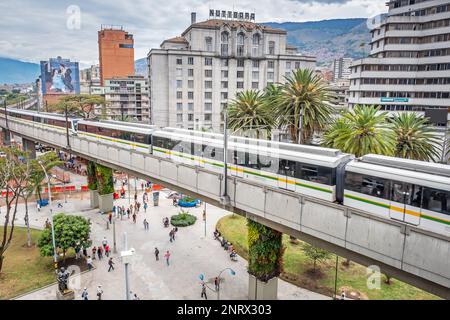 Metro, alla metropolitana, una linea tra il Prado e stazione stazione di ospedale, centro città, skyline, Medellín, in Colombia Foto Stock