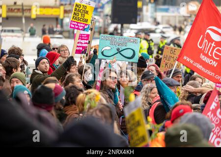 Beresford Hotel Refugee Protest & Counter Protest, Newquay, Cornovaglia Foto Stock