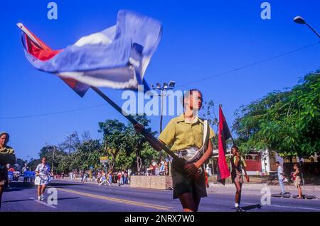 Parata, celebrazione del compleanno di Jose Marti, in Avenida Victoriano Garzon, Santiago de Cuba, Cuba Foto Stock