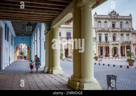 Plaza Vieja (la piazza vecchia), l'Avana Vecchia Habana Vieja, La Habana, Cuba Foto Stock