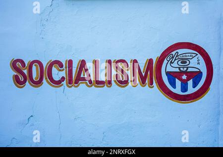 Propaganda Politica, dipinta su un muro di strada, La Habana, Cuba Foto Stock