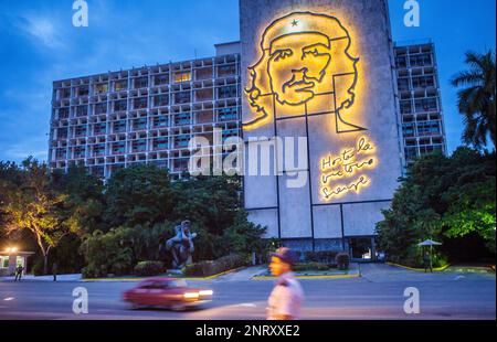 Ministero dell'interno edificio con Che Guevara murale, Piazza della Rivoluzione, ''Plaza de la Revolucion'', La Habana, Cuba Foto Stock