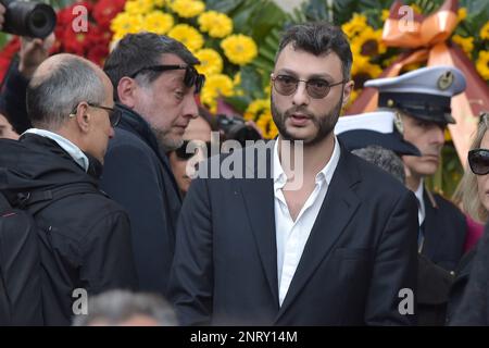Roma, Italia. 27th Feb, 2023. Figlio Gabriele Roma, funerale di Maurizio Costanzo. 27 febbraio 2023 Credit: dpa/Alamy Live News Foto Stock