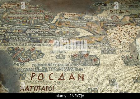 Mappa a mosaico nella chiesa greco-ortodossa di San Giorgio, Madaba, Giordania Foto Stock