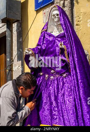 La Santa Muerte, Saint morte, Emiliano Zapata street a Gesù Maria Street, Città del Messico, Messico Foto Stock