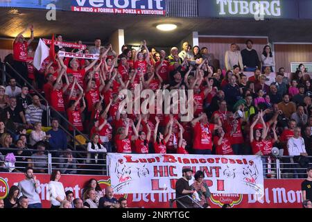 Roma, Italia 26 febbraio 2023, Supporters of gas Sales Bluenergy Piacenza in occasione della finale del Monte Coppa Italia Superlega - gas Sales Bluenergy Piacenza vs ITAS Trentino il 26 febbraio 2023 al Palazzo dello Sport di Roma. Foto Stock