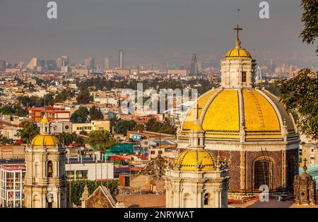 Antica Basilica di Nostra Signora di Guadalupe, Città del Messico, Messico Foto Stock