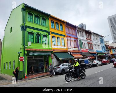 Bugis è un'area di Singapore che copre Bugis Street ora situata all'interno del centro commerciale Bugis Junction. Singapore. Foto Stock