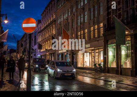 Albemarle Street a Mayfair, nel centro di Londra, vicino a Piccadilly. Londra, Inghilterra, Regno Unito Foto Stock