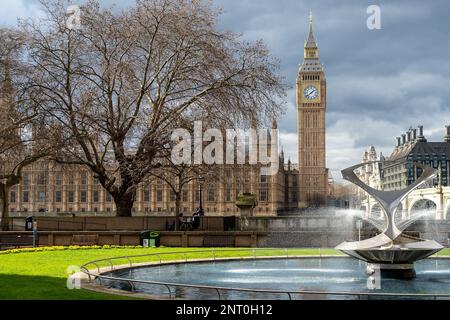 Westminster, Londra, Regno Unito. 27th febbraio, 2023. Nella foto, Big ben al Palazzo di Westminster. E' stato annunciato oggi che Betty Boothroyd, la prima donna che parla alla Camera dei Comuni, è purtroppo scomparsa di 93 anni. Betty è stato relatore della Camera dei Comuni dal 1992 al 2000. Poi divenne baronessa nella Camera dei Signori. Era una grande ispirazione per molte donne ed era conosciuta per il suo stile senza assurdità. Credit: Maureen McLean/Alamy Live News Foto Stock