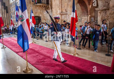 Guard,Panteon de la Patria tomba all'Unknown Soldier,città vecchia, Santo Domingo, Repubblica Dominicana Foto Stock