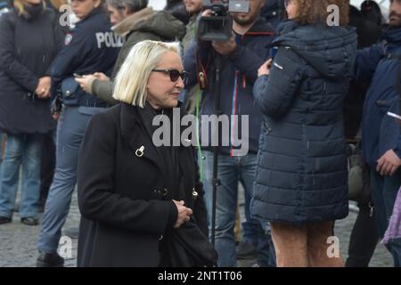 Roma, Italia. 27th Feb, 2023. Eleonora Giorgi.Rome, funerale di Maurizio Costanzo. 27 febbraio 2023 Credit: dpa/Alamy Live News Foto Stock