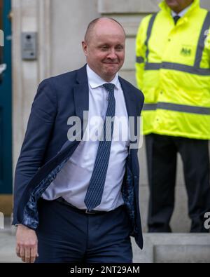 Londra, Regno Unito. 27th Feb, 2023. Jukka Siukosaari l'ambasciatore della Finlandia nel Regno Unito lascia l'ufficio del Gabinetto Londra UK Credit: Ian Davidson/Alamy Live News Foto Stock