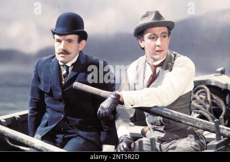 LA VITA PRIVATA DI SHERLOCK HOLMES 1970 United Artists film con Robert Stephen a destra come Holmes e Colin Blakely come Dr. Watson Foto Stock