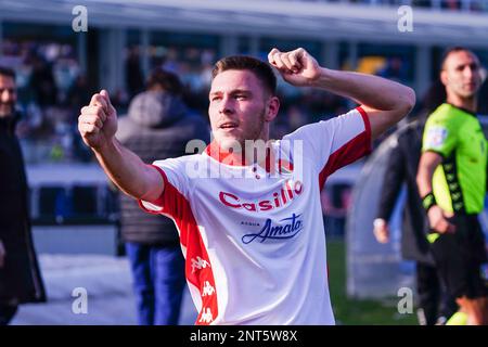 Stadio Mario Rigamonti, Brescia, Italia, 25 febbraio 2023, Aurelien Scheidler (SSC Bari) celebra il suo gol durante Brescia Calcio vs SSC Bari - IT Foto Stock