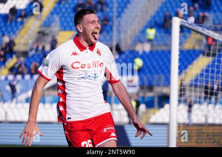 Stadio Mario Rigamonti, Brescia, Italia, 25 febbraio 2023, Aurelien Scheidler (SSC Bari) celebra il suo gol durante Brescia Calcio vs SSC Bari - IT Foto Stock