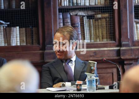 Napoli, Napoli, Italia. 27th Feb, 2023. 27/02/2023 Napoli, presentazione del libro 'non diamoci del tu' di Giuseppe Benedetto con la presenza del governatore Vincenzo De Luca.in foto: (Credit Image: © Fabio Sasso/ZUMA Press Wire) SOLO USO EDITORIALE! Non per USO commerciale! Foto Stock