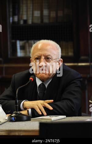 Napoli, Napoli, Italia. 27th Feb, 2023. 27/02/2023 Napoli, presentazione del libro 'non diamoci del tu' di Giuseppe Benedetto con la presenza del governatore Vincenzo De Luca.in foto: (Credit Image: © Fabio Sasso/ZUMA Press Wire) SOLO USO EDITORIALE! Non per USO commerciale! Foto Stock