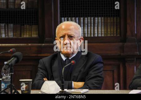 Napoli, Napoli, Italia. 27th Feb, 2023. 27/02/2023 Napoli, presentazione del libro 'non diamoci del tu' di Giuseppe Benedetto con la presenza del governatore Vincenzo De Luca.in foto: (Credit Image: © Fabio Sasso/ZUMA Press Wire) SOLO USO EDITORIALE! Non per USO commerciale! Foto Stock