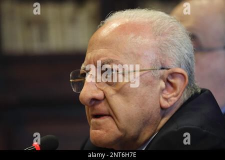 Napoli, Napoli, Italia. 27th Feb, 2023. 27/02/2023 Napoli, presentazione del libro 'non diamoci del tu' di Giuseppe Benedetto con la presenza del governatore Vincenzo De Luca.in foto: (Credit Image: © Fabio Sasso/ZUMA Press Wire) SOLO USO EDITORIALE! Non per USO commerciale! Foto Stock