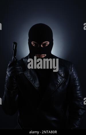 Passamontagna D'uso Dell'uomo Fotografia Stock - Immagine di uomo,  aggressione: 42839324