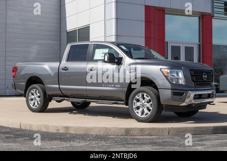 Pescatori - circa Febbraio 2023: Nissan Titan espositore presso una concessionaria. Nissan offre il Titan nei modelli King Cab e Crew Cab. Foto Stock