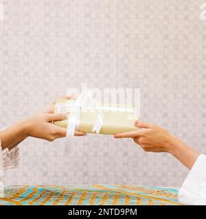 tavolo decorato in stile gifting. Foto ad alta risoluzione Foto Stock