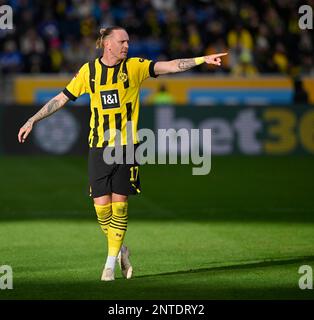 Marius Wolf Borussia Dortmund BVB (17) mostra la direzione, il gesto, i gesti, PreZero Arena, Sinsheim, Baden-Wuerttemberg, Germania Foto Stock