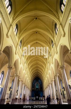 Interno della cattedrale cattolica latina di Vimalagiri cuore Immacolato di Maria o della cattedrale di Vimalagiri a Kottayam, Kerala, India, Asia Foto Stock