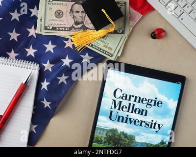 Germania. 27th Feb, 2023. In questa illustrazione, un logo Carnegie Mellon University visualizzato su un tablet. Credit: SOPA Images Limited/Alamy Live News Foto Stock