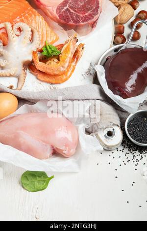 Composizione con cibo contiene il coenzima Qio, antiossidante, produrre energia a cella, prodotti contro i radicali liberi e supporta il corpo come si invecchia, immunitario Foto Stock