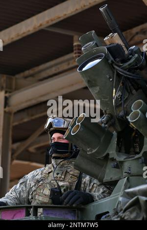 Pocheon, Gyeonggido, Corea del Sud. 9th Feb, 2023. La squadra di combattimento 2nd Striker Brigade è la 12th unità da ruotare verso la Corea del Sud, e la 1st unità da schierare a rotazione come la Brigata Striker.2nd Striker Brigade, 1-17th qualificazione battaglione Live Fire, 9 febbraio 2023, al complesso di fuoco vivo Rodriguez, Gyeonggi-do. Credito: USA Marines/ZUMA Press Wire Service/ZUMAPRESS.com/Alamy Notizie dal vivo Foto Stock