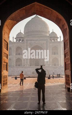 Taj Mahal, Sito Patrimonio Mondiale dell'UNESCO, Agra, Uttar Pradesh, India Foto Stock